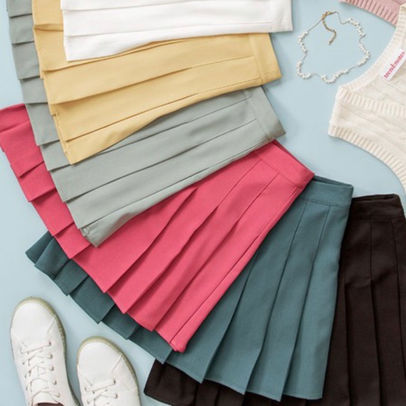 Pleated tennis mini skirt size: S,M,L - Picture 3 of 3